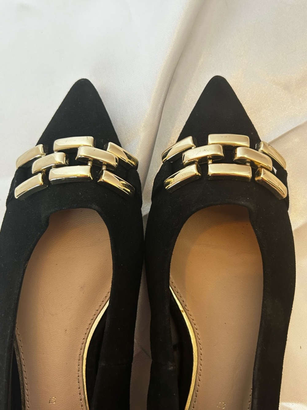 ZARA Black Suede Pointed Toe Flats Gold LInk Chain & Gold Rimmed Heel Size 6.5 - Picture 5 of 6